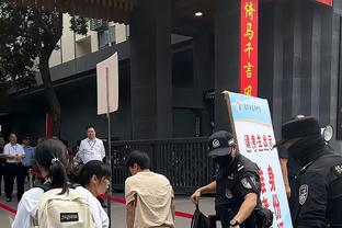 追梦预计仍因禁赛至少缺席三周 这意味着他的禁赛场次至少为12场